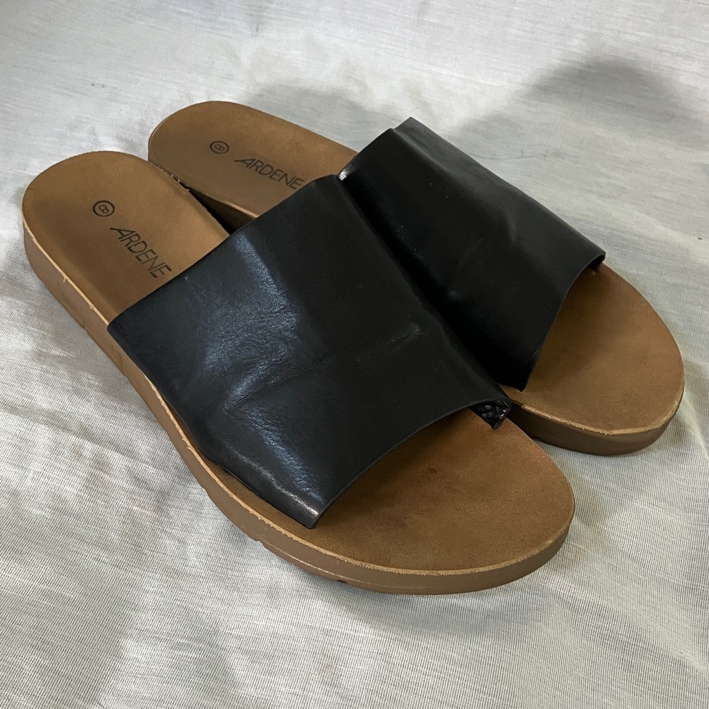Ardene size 8 Women's man made Black and Tan Slide Sandals